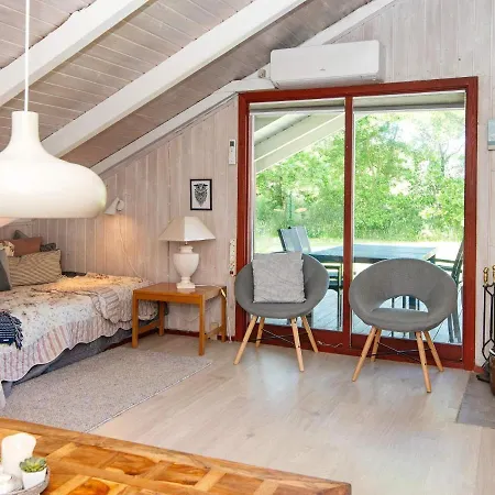 Secluded Harbor Cottage-by Traum Hemmet