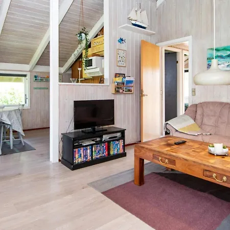 Secluded Harbor Cottage-by Traum